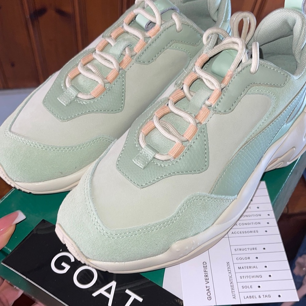 Women’s PUMA runners